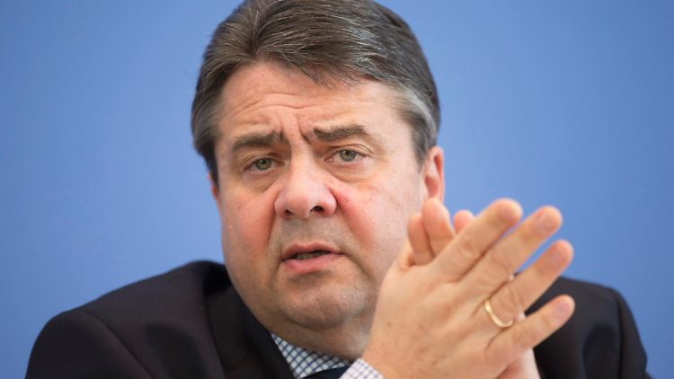 Gabriel bekräftigte, es werde keine privaten Schiedsgerichte zur Lösung von Streitfällen geben.