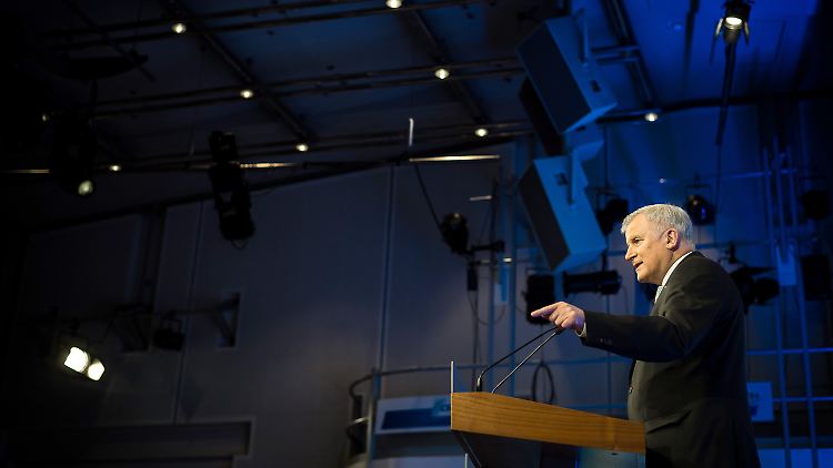 Seehofer will eine neue Parteispitze für die kommenden zwei Jahre vorstellen.
