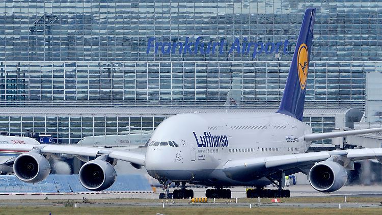 Lufthansa Airbus A380. Fast die Hälfte aller Langstreckenflüge fiel in den vergangenen Tagen aus.