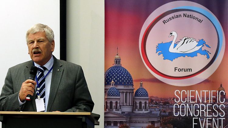 Auch der langjährige NPD-Chef und jetzige Europaabgeordnete Udo Voigt trat in St. Petersburg als Redner auf.