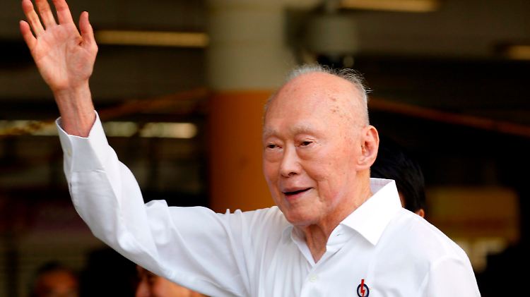 Auch wenn sein Verhältnis zur Demokratie manchmal etwas zwiespältig war: Barack Obama lobte Lee Kuan Yew als "eine der legendärsten Gestalten Asiens im 20. und 21. Jahrhundert."