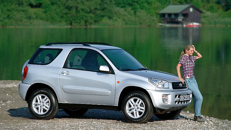 Bereits in der zweiten Generation spielte Toyota beim RAV4 mit dem Offroad-Gedanken der Kundschaft.