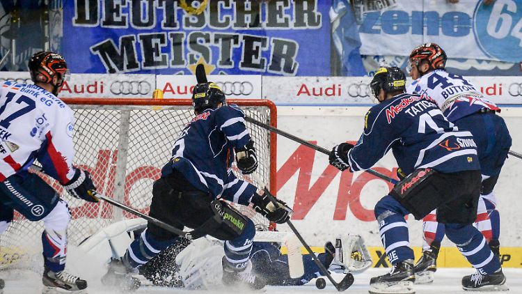 Der deutsche Eishockey-Meister Ingolstadt kann sich im entscheidenden Viertelfinal-Match gegen Iserlohn durchsetzen.