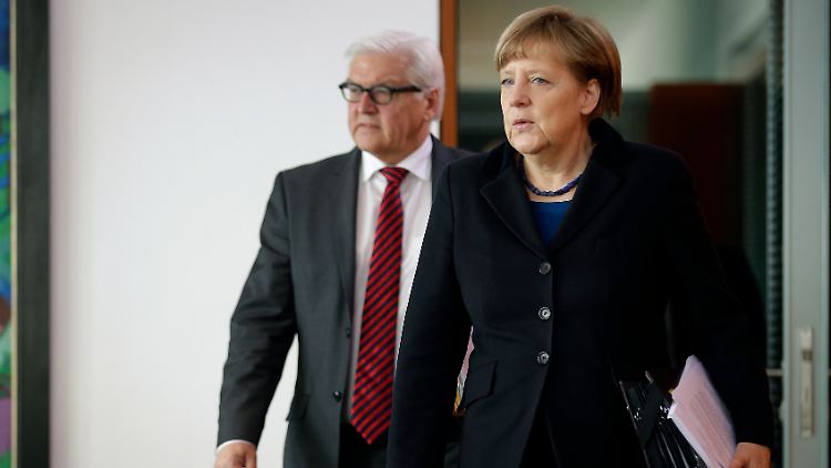 Kanzerlin und Außenminister bei der wöchentlichen Kabinettssitzung - Steinmeier war bereits am Unglücksort, Merkel macht sich nun auf den Weg dorthin. 