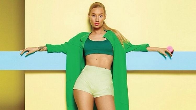 Weil ihr ihre Brüste zu klein waren, hat sie Iggy Azalea vergrößern lassen. Ein Geheimnis macht sie daraus nicht.