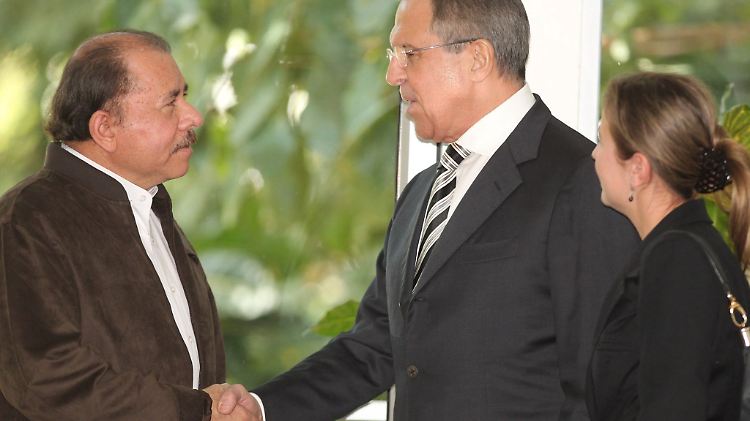 Russlands ausgestreckte Hand: Nicaraguas Präsident Daniel Ortega empfängt Sergej Lawrow in Managua.