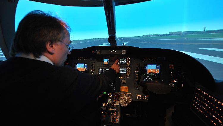 An der Verkehrsfliegerschule Bremen werden Piloten für Reiseflugzeuge ausgebildet.