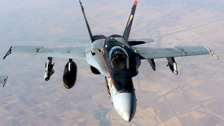 Eine amerikanische F-18 im Einsatz über dem Irak