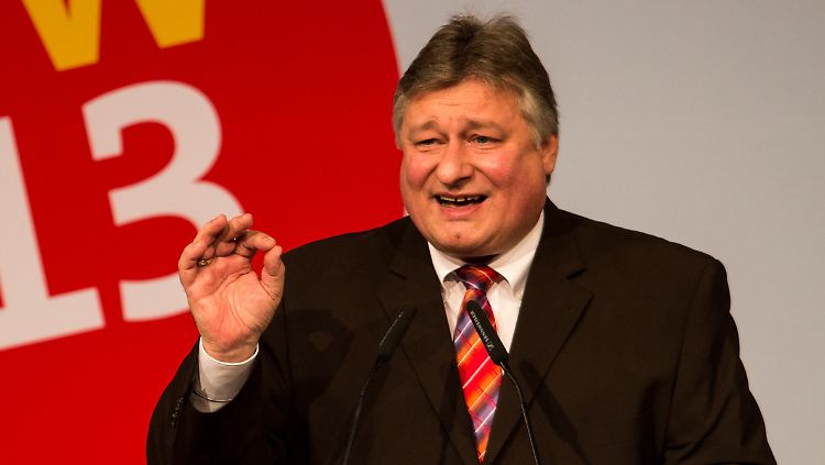 Martin Burkert will ab sofort im Verkehrsausschuss über "alle Details" des Absturzes informiert werden.