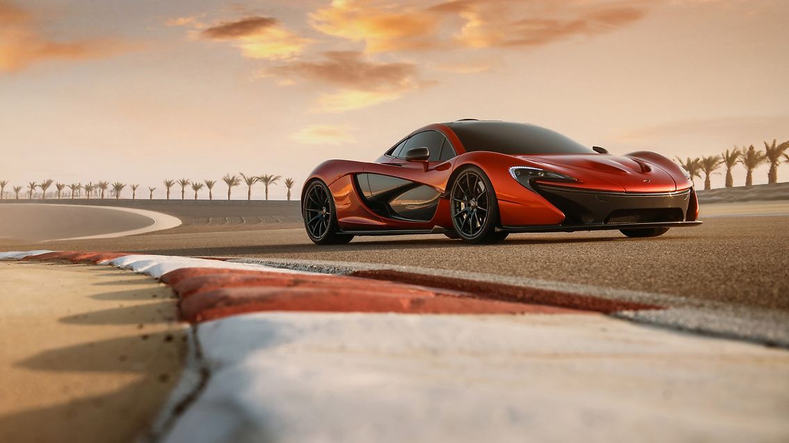 Wenn Button den P1 bewegt, dann wohl eher auf der Rennstrecke: 0 auf 100 in 2,8 Sekunden, nach 6,8 Sekunden auf 200 km/h, weitere 9,7 Sekunden später zeigt der Tacho 300.