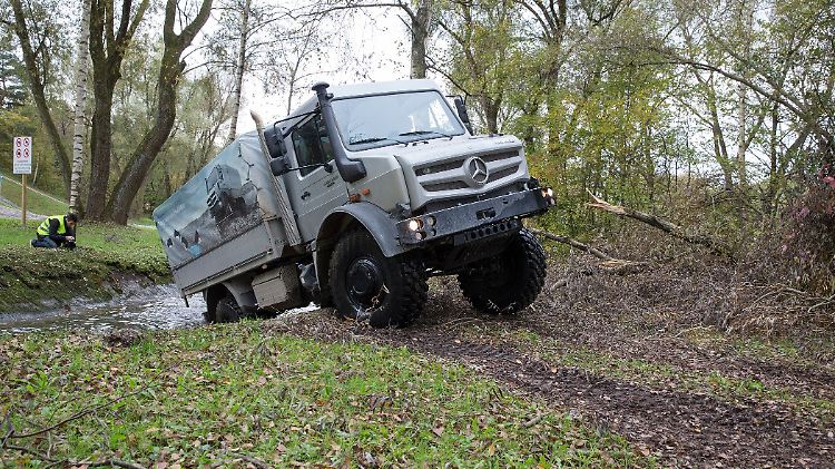 Seit 1951 wird der Unimog gebaut und gilt seither als unverwüstlicher Alleskönner.