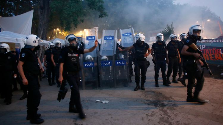 Die türkische Polizei steht spätestens seit den Gezi-Protesten im Ruf, übermäßig hart gegen Regierungskritiker vorzugehen.