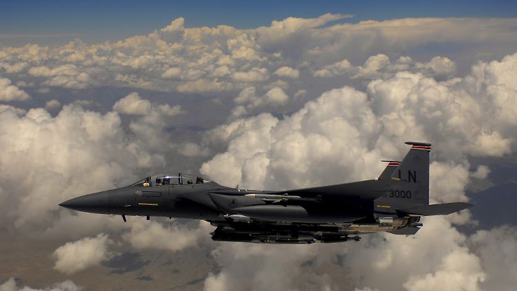 Überschallschnell und bis zu 30 Tonnen schwer: Hier eine F-15 "Strike Eagle" der US-Luftwaffe.