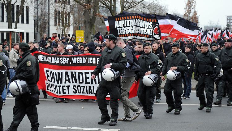 Mit rund 500 Teilnehmern fiel die Neonazi-Demo kleiner als erwartet aus.