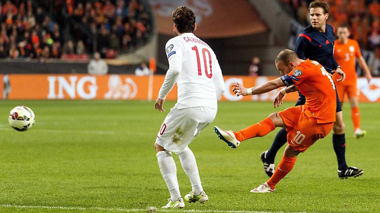 Wesley Sneijder traf zwar für seine Mannschaft, doch die Niederländer haben ihre Karte für die EM noch nicht sicher.