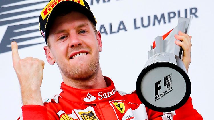 Da ist er endlich wieder, der Vettel-Finger!