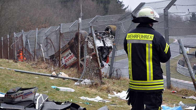 Die Rettungskräfte konnten nach dem 49 Jahre alten Zuschauer nicht mehr helfen. Der Niederländer starb noch an der Strecke.