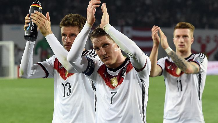 Angeführt von Kapitän Bastian Schweinsteiger spielte das DFB-Team einen souveränen Part gegen Georgien.