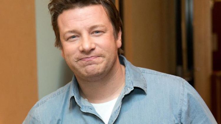 Der britische Starkoch Jamie Oliver treibt mit einem Rezept die Spanier auf die Barrikaden. Foto: Jörg Carstensen