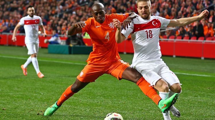 Die Holländer taten sich gegen die Türkei sehr schwer. Erst in der Nachspielzeit konnten sie sich den Ausgleich zum 1:1 erkämpfen.