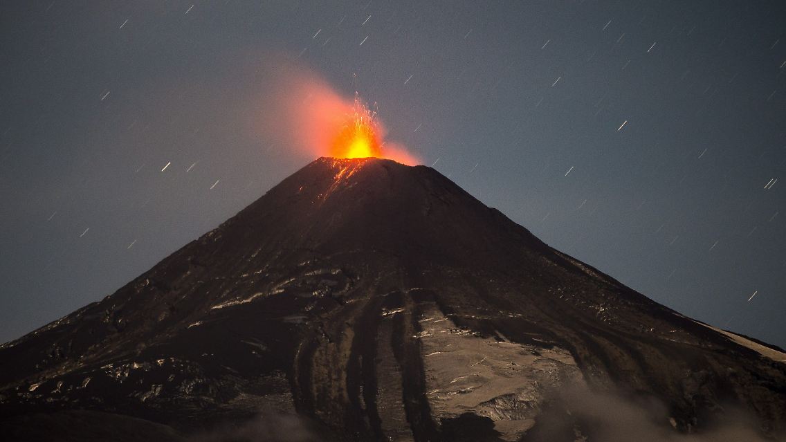 Wegen seiner Aktivität gilt für den chilenischen Vulkan Villarica die zweithöchste Alarmstufe - 750 Kilometer südlich von Santiago.