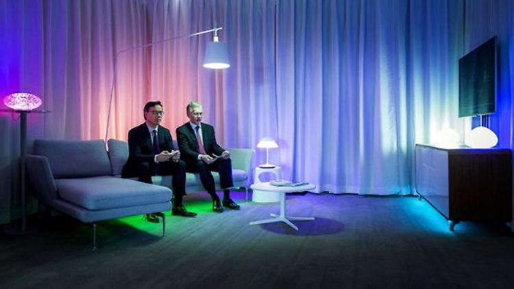 Philips-Chef Frans van Houten und Finanzchef Ron Wirahadiraksa finden einen Käufer für teile des Beleuchtungsgeschäfts