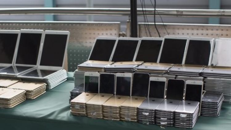 Gerade das iPhone 6 (hier beschlagnahmte Exemplare) lassen bei den Zulieferern die Kassen klingeln.