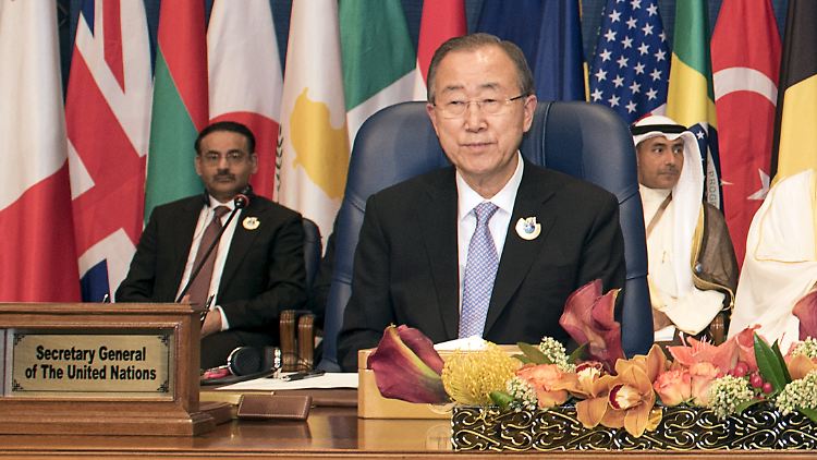 UN-Generalsekretär Ban Ki Moon auf der Konferenz für Syrienhilfe. Vertreter von fast 80 Nationen sowie dutzende Hilfsorganisationen trafen sich in Kuwait um sich mit der Lage in Syrien auseinanderzusetzen.