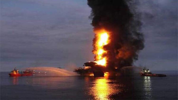 "Abkatun Permanente" in Flammen