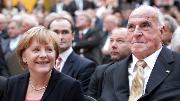Angela Merkel würdigt Kohls Verdienst um die Einheit.