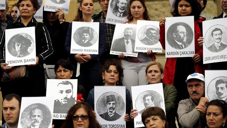 Nachfahren der ermordeten Armenier protestieren gegen das Vergessen. In ihrer Sprache heißen die Untaten schlicht "Aghet" - "Katastrophe".