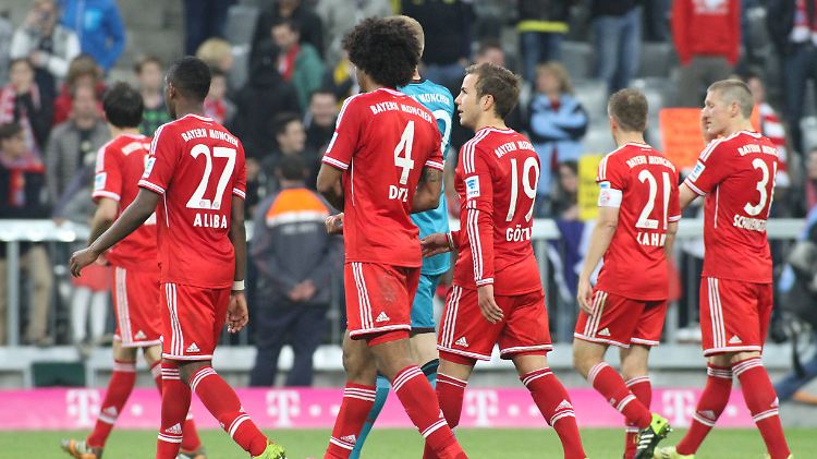 Heimniederlage: Der FC Bayern verliert am 12. April 2014 gegen die Dortmunder Borussia. Was man den Münchnern nicht ansieht: Sie standen da bereits als Meister fest.