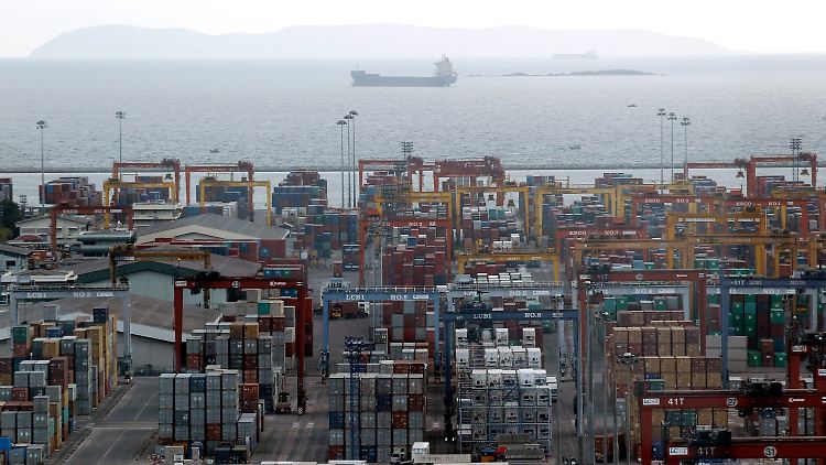 Der geplante Hafen soll den Handel in Südostasien aufmischen. Häfen wie der abgebildete Laem Chabang würden eine untergeordnete Rolle bekommen.