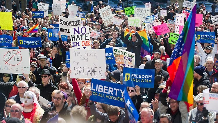 Demonstration gegen den "Religious Freedom Restoration Act" in der Hauptstadt Indianas, Indianapolis.