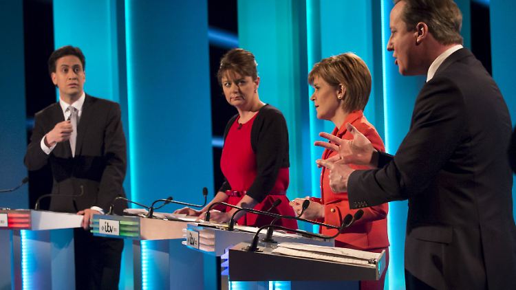 Premier David Cameron mit seinem Herausforderer Ed Miliband (v.l.), Leanne Wood von der walisischen Partei und Nicola Sturgeon von der schottischen Unabhängigkeitspartei