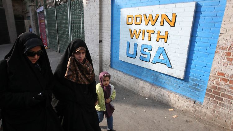 Mahmoody berichtet auch von dem allgegenwärtigen Antiamerikanismus im Iran.