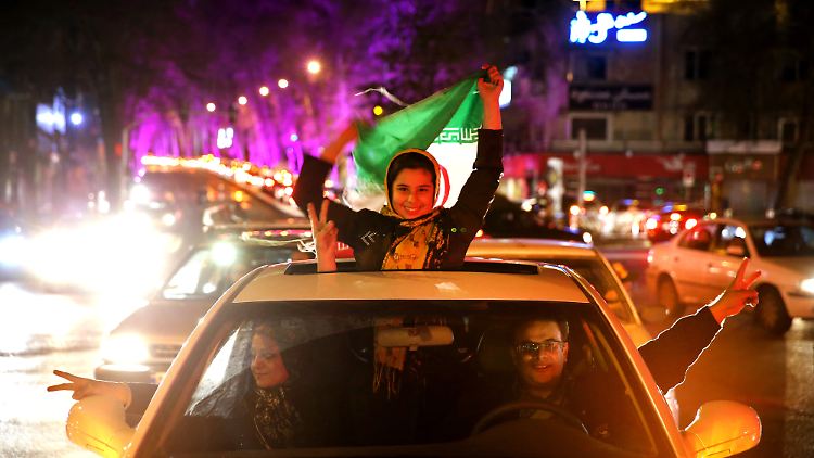 Auf den Straßen Teherans feierten viele Iraner die Einigung in Lausanne.
