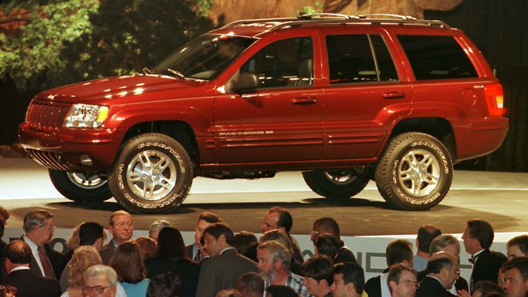 Seit 1993 gibt es den Jeep Grand Cherokee. Von 1999 bis 2004 wurde die Grand Cherokee-WJ-Serie produziert, zu der auch der UNfallwagen gehörte.