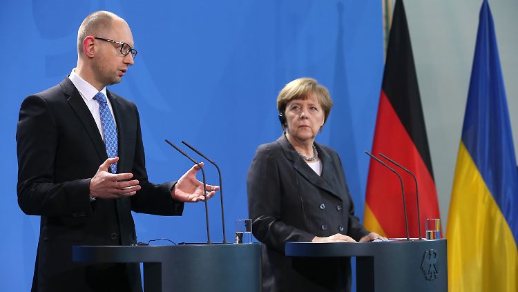 Jazenjuk während seines Deutschlandbesuches: Kanzlerin Merkel mahnt Friedensplan an.