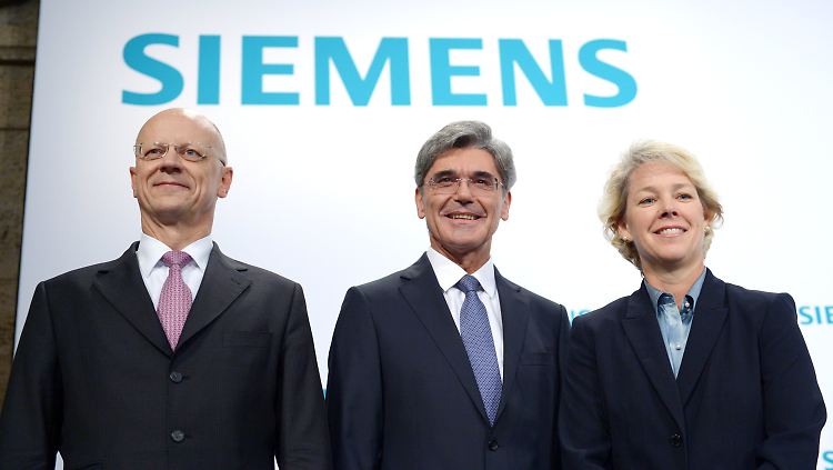 Der Vorstandsvorsitzende der Siemens AG, Joe Kaeser (M, geboren in Arnbruck, Niederbayern), der Finanzvorstand der Siemens AG, Ralf Thomas (L, geboren in Nürnberg), und Lisa Davis (geboren in den USA), Vorstand der Sparte Energie.