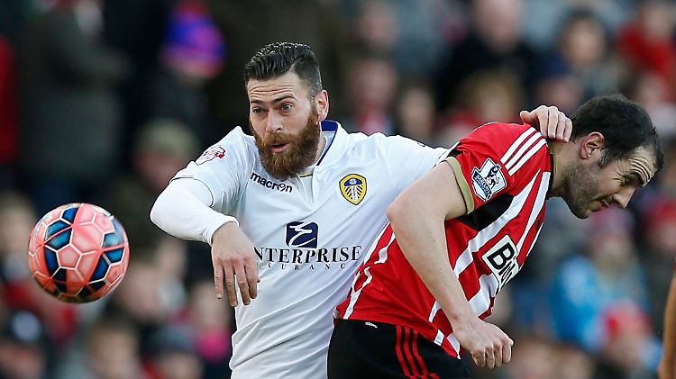 Gelingt mit den Brause-Millionen aus Österreich der Aufstieg in die erste Liga? Leeds-United-Star Mirco Antenucci (l.).