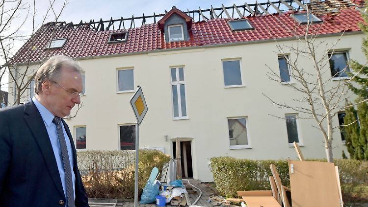 Das Haus ist durch den Brand so zerstört, dass es nicht bezogen werden kann.