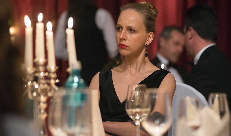 Gerade noch ermittelte sie als "Tatort"-Kommissarin in "Frohe Ostern, Falke". Bald wird sie die Rolle ablegen.