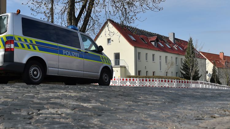 In der Nacht zum Samstag setzten Unbekannte die Asylbewerberunterkunft in Tröglitz in Brand.