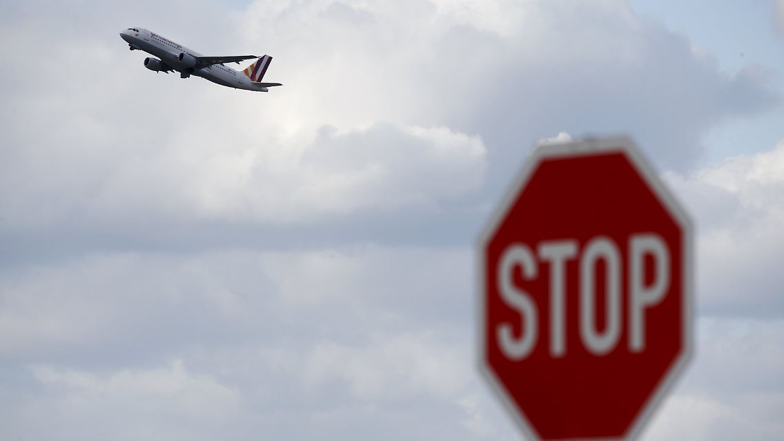 2015-04-02T181509Z_1633048806_GF10000047522_RTRMADP_3_FRANCE-CRASH-RECORDER.JPG6647714892212301402.jpg