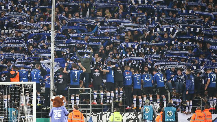 Als die Arminia im Achtelfinale des DFB-Pokals Werder Bremen rauswarf, war das schon eine große Sache. Jetzt wollen die Drittligisten wieder einen solche Coup landen.