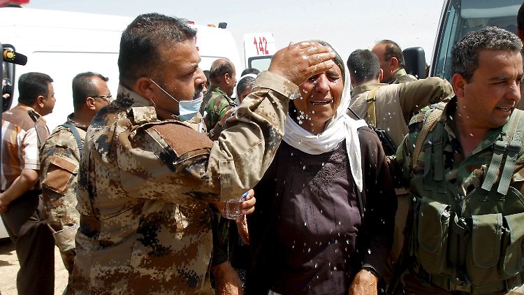 Der IS hat im Norden des Iraks mehr als 200 der Jesiden nach monatelanger Geiselhaft freigelassen.