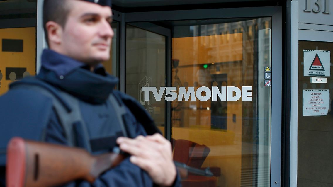 2015-04-09T083346Z_1477449318_LR2EB490NS08Z_RTRMADP_3_FRANCE-TELEVISION-ISLAMISTS.JPG4337442634340425679.jpg