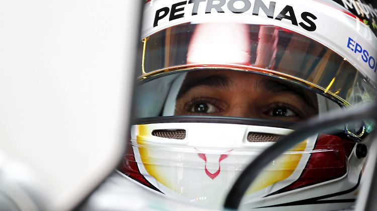 Vorneweg: Lewis Hamilton.
