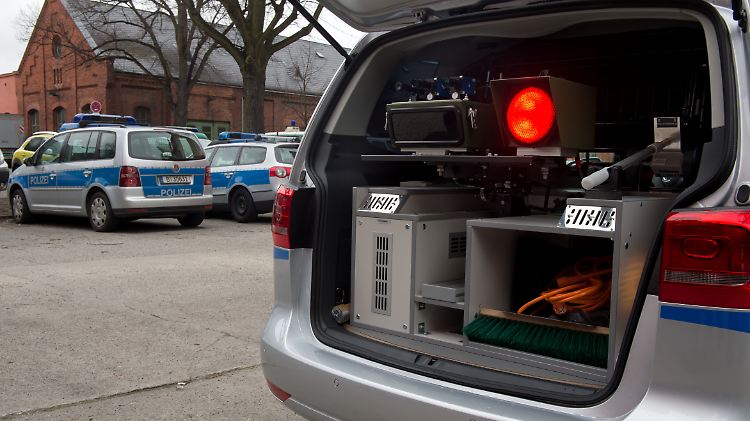 Aus sechs neuen Streifenwagen wird die Berliner Polizei den Blitz-Marathon begleiten.